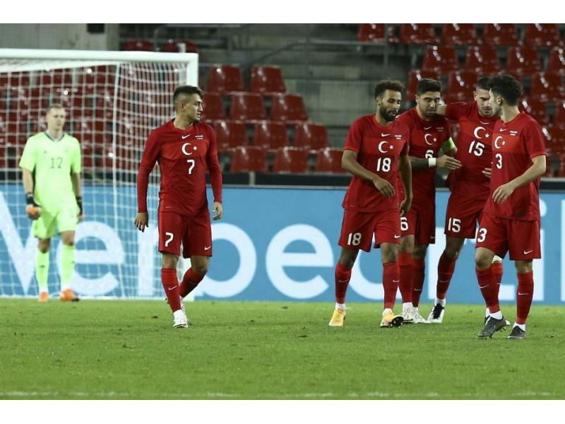 Yazarlar Milli Takimimizi Yorumladi Spor Yazarlarindan Turkiye Almanya Maci Yorumlari Web Aslan Galeri